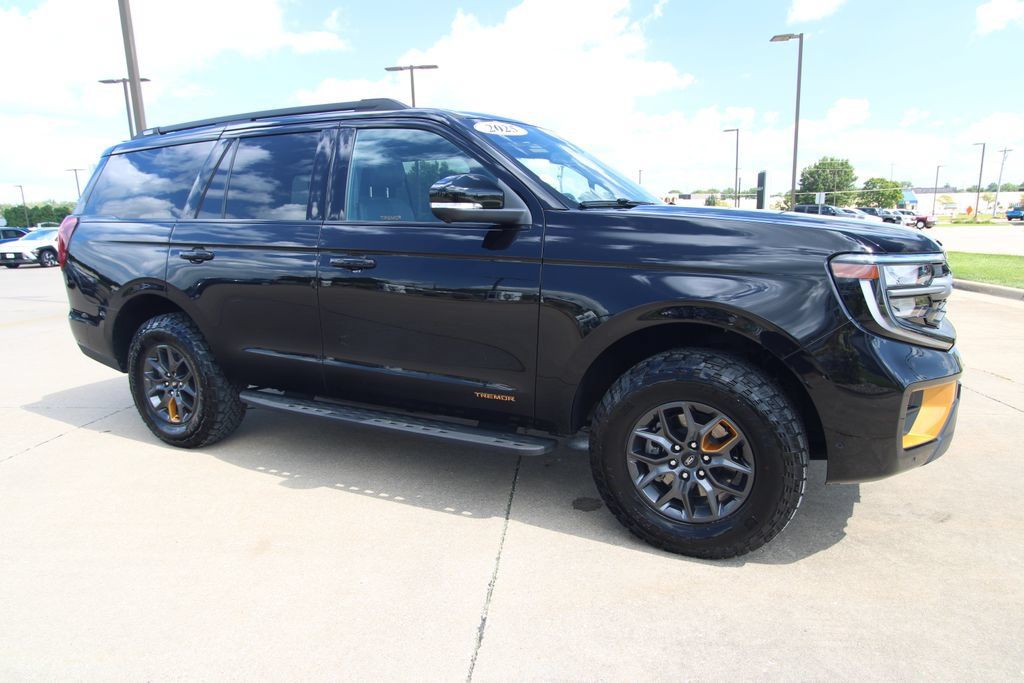 Used 2025 Ford Expedition Tremor AWD/4WD image 3