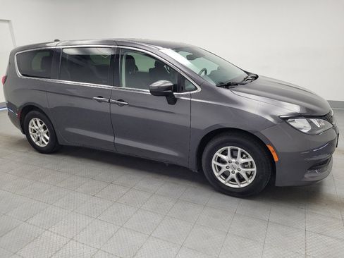 Used 2023 Chrysler Voyager LX FWD image 11