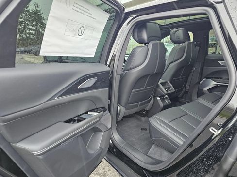 Used 2026 Cadillac Lyriq Premium Sport AWD/4WD image 17