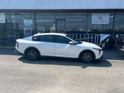 Used 2025 Kia K4 FWD image 2