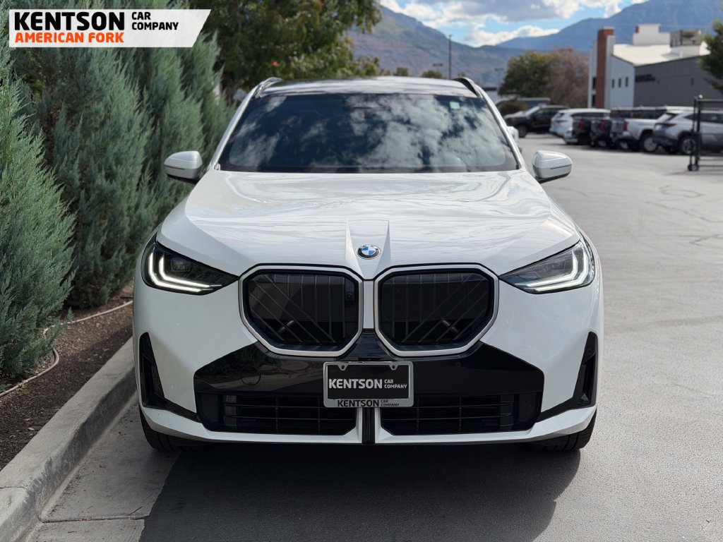 Used 2025 BMW X3 xDrive30i AWD/4WD image 2