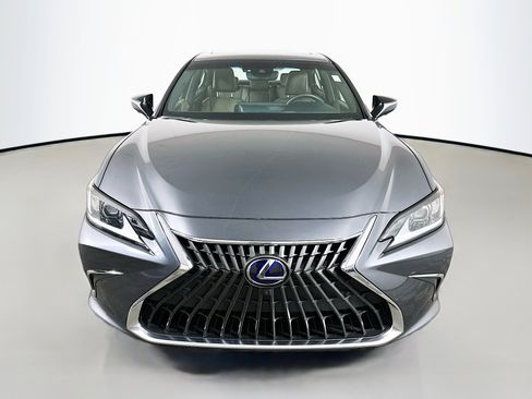 Used 2022 Lexus ES 300h w/ Accessory Package image 2