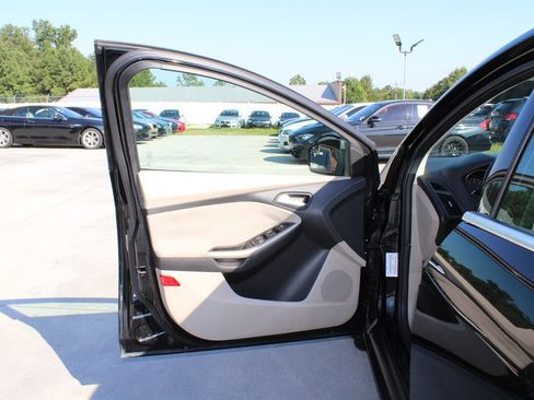 Used 2012 Ford Focus SEL image 20