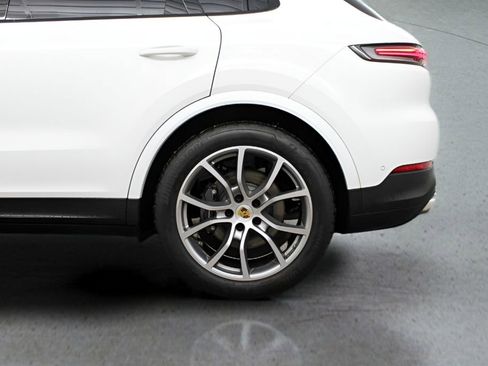 Used 2024 Porsche Cayenne AWD/4WD image 13