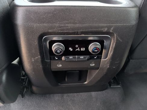 Used 2023 Chevrolet Suburban Premier AWD/4WD image 43
