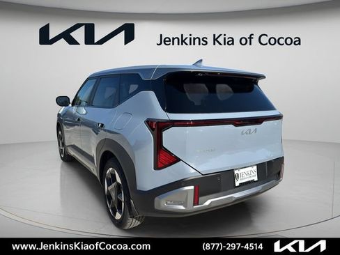 New 2027 Kia Seltos S FWD image 7