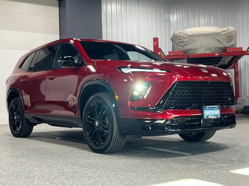 Certified 2025 Buick Enclave Sport Touring w/ Super Cruise Package image 7