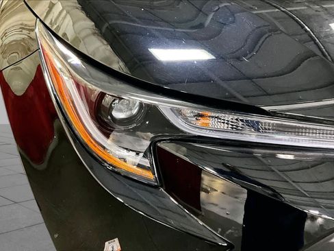 Certified 2025 Toyota Corolla LE FWD image 28