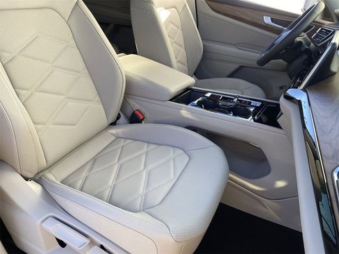 New 2026 Volkswagen Atlas SE image 7