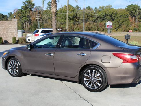 Used 2017 Nissan Altima 2.5 SL image 2