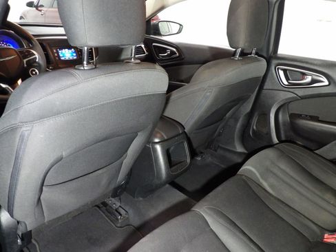 Used 2016 Chrysler 200 Limited image 9