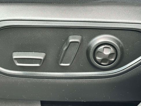 Used 2025 Jeep Grand Cherokee 4WD image 16
