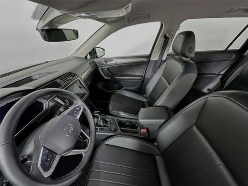 Used 2024 Volkswagen Tiguan SE AWD/4WD image 5