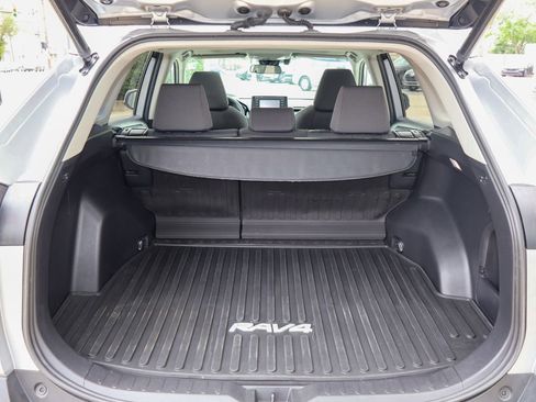 Used 2022 Toyota RAV4 XLE w/ Convenience Package AWD/4WD image 10