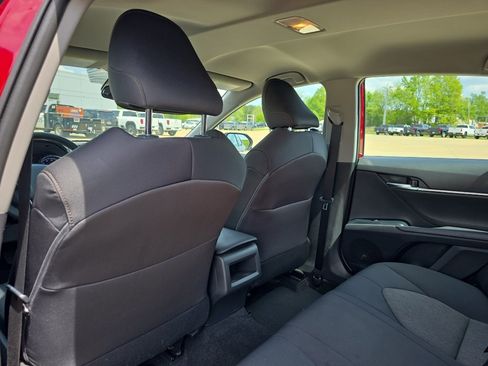 Used 2020 Toyota Camry LE image 11