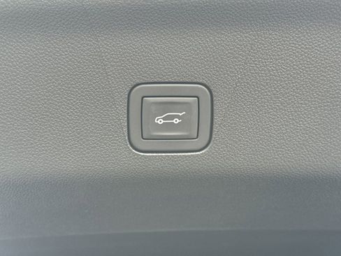 Used 2024 Chevrolet Tahoe Z71 w/ Luxury Package image 11