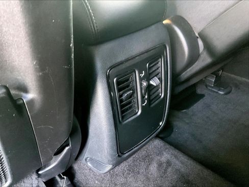 Used 2018 Jeep Grand Cherokee Laredo AWD/4WD image 10