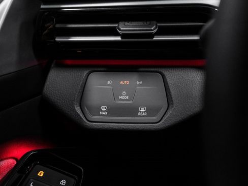 Used 2023 Volkswagen ID.4 Pro image 29