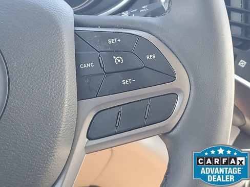 Used 2021 Jeep Cherokee Latitude Lux w/ Sun & Sound Group image 37