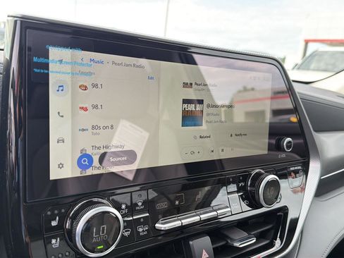 New 2026 Toyota Highlander Platinum AWD/4WD image 25