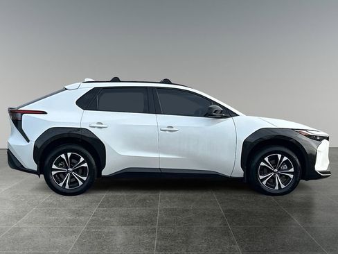 Used 2024 Toyota bZ4X XLE w/ Weather Package image 8