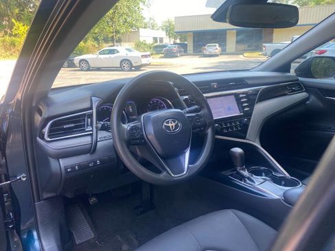 Used 2019 Toyota Camry LE w/ Convenience Package FWD image 12