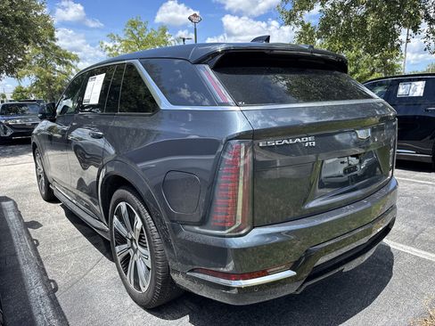 Used 2025 Cadillac Escalade IQ Luxury 2 AWD/4WD image 2
