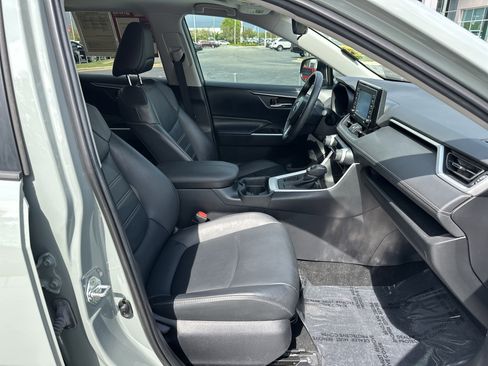 Used 2021 Toyota RAV4 XLE Premium image 33