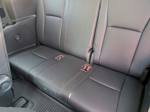 Used 2023 Toyota Highlander XLE FWD image 9