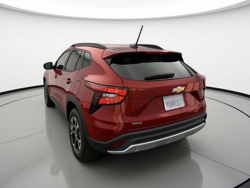 Used 2025 Chevrolet Trax LT image 6