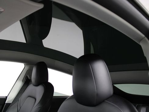 Used 2022 Tesla Model Y Performance image 9