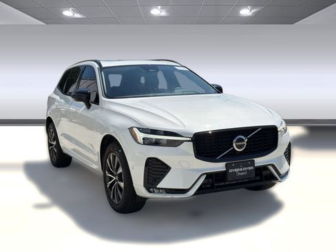Used 2025 Volvo XC60 B5 Plus AWD/4WD image 7