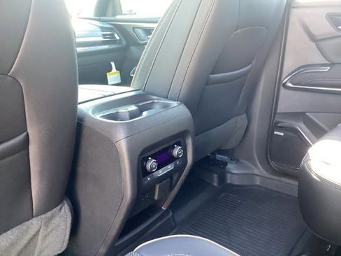 New 2026 Chevrolet Traverse High Country w/ LPO, Floor Liner Package AWD/4WD image 16