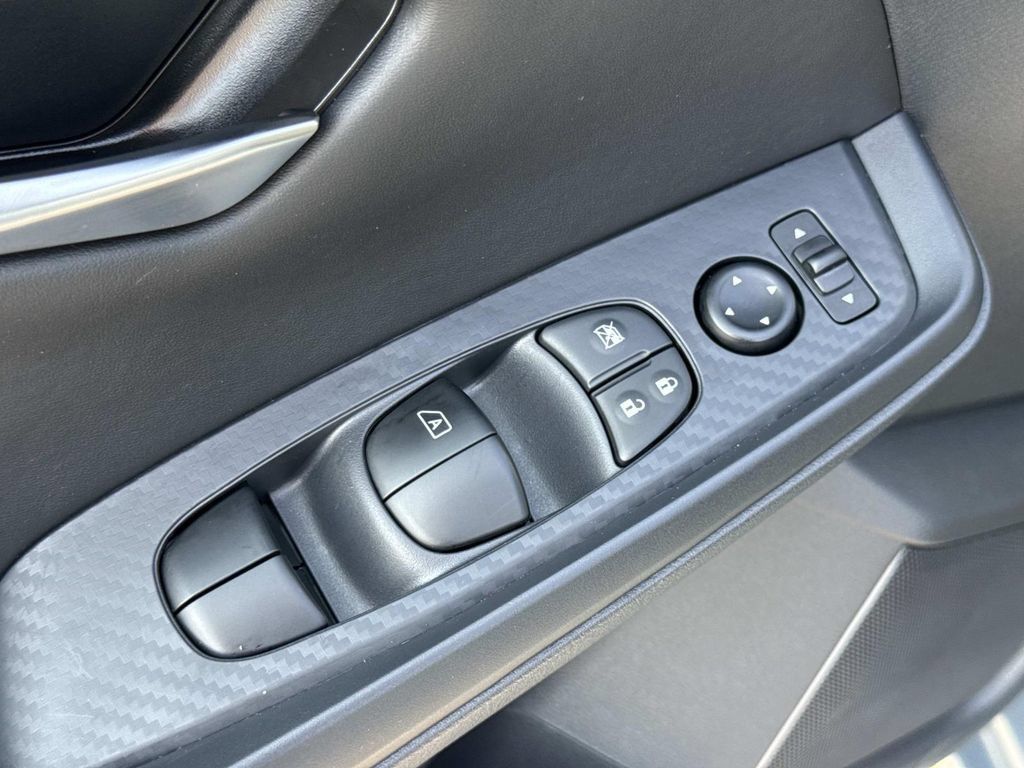 Used 2025 Nissan Sentra SV FWD image 17