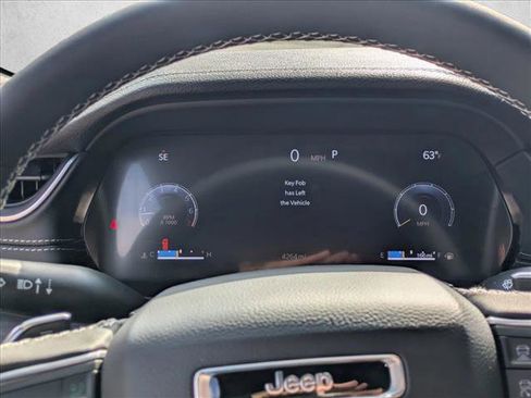 Used 2025 Jeep Grand Cherokee L Limited image 13