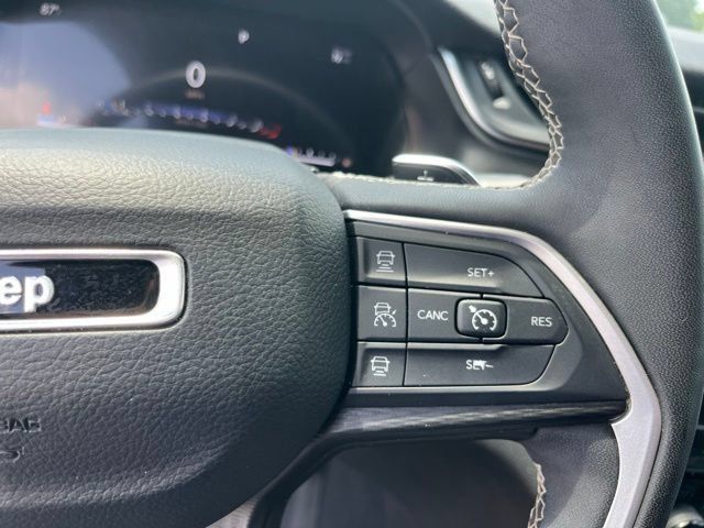 Used 2023 Jeep Grand Cherokee L Laredo RWD image 18