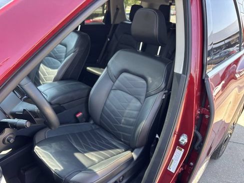 Used 2024 Nissan Pathfinder Platinum w/ Black Appearance Package AWD/4WD image 24