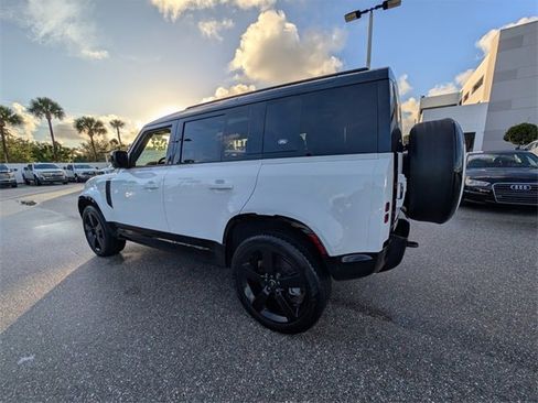 Used 2024 Land Rover Defender 110 X-Dynamic SE image 10