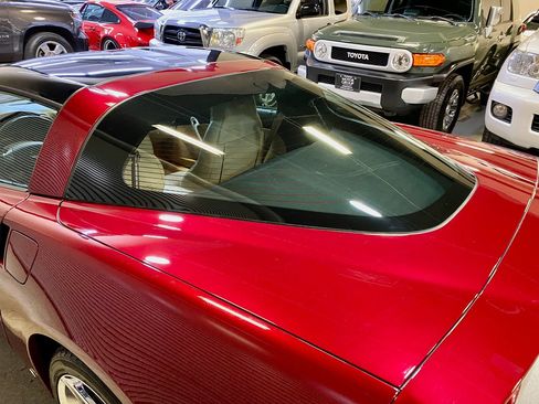 Used 2007 Chevrolet Corvette Coupe w/ Preferred Equipment Group RWD image 29