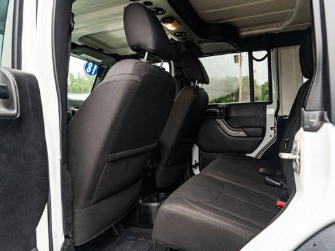 Used 2018 Jeep Wrangler Unlimited Sport S AWD/4WD image 16