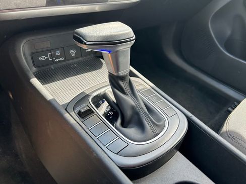 Used 2025 Hyundai Kona SEL FWD image 28