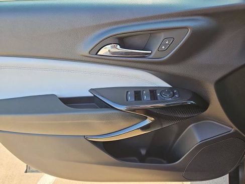 Certified 2024 Chevrolet Trax LT w/ Sunroof Package FWD image 21