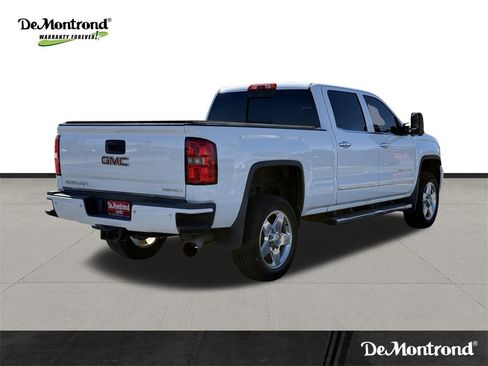 Used 2015 GMC Sierra 2500 Denali w/ Duramax Plus Package image 5