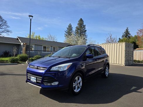 Used 2015 Ford Escape SE w/ Equipment Group 201A AWD/4WD image 1