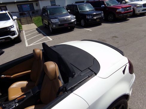 Used 2011 Mercedes-Benz SLK 300 image 9