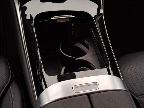 New 2025 Mercedes-Benz GLC 300 image 9