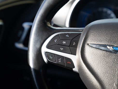 Used 2015 Chrysler 200 Limited w/ Convenience Group image 34