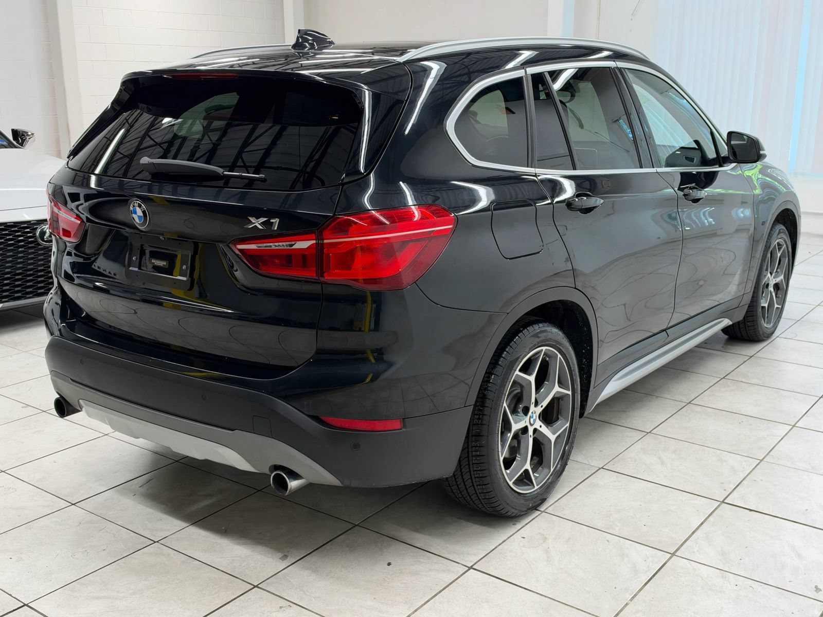 Used 2017 BMW X1 xDrive28i AWD/4WD image 9