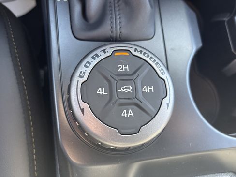 New 2025 Ford Bronco Badlands image 31