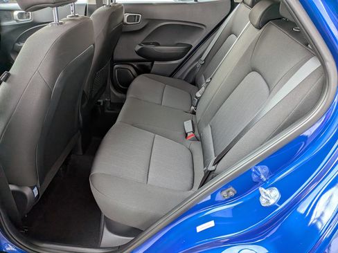 Used 2025 Hyundai Venue SE image 25